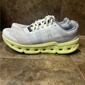 ON Cloudgo Size 9 Wms Green/white LIGHT USE